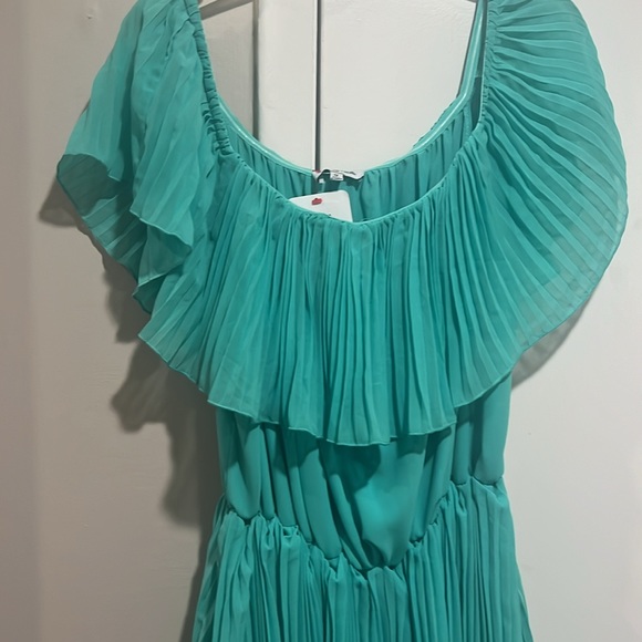 Women’s off shoulder dress with tags size 1X strapless - Picture 2 of 4